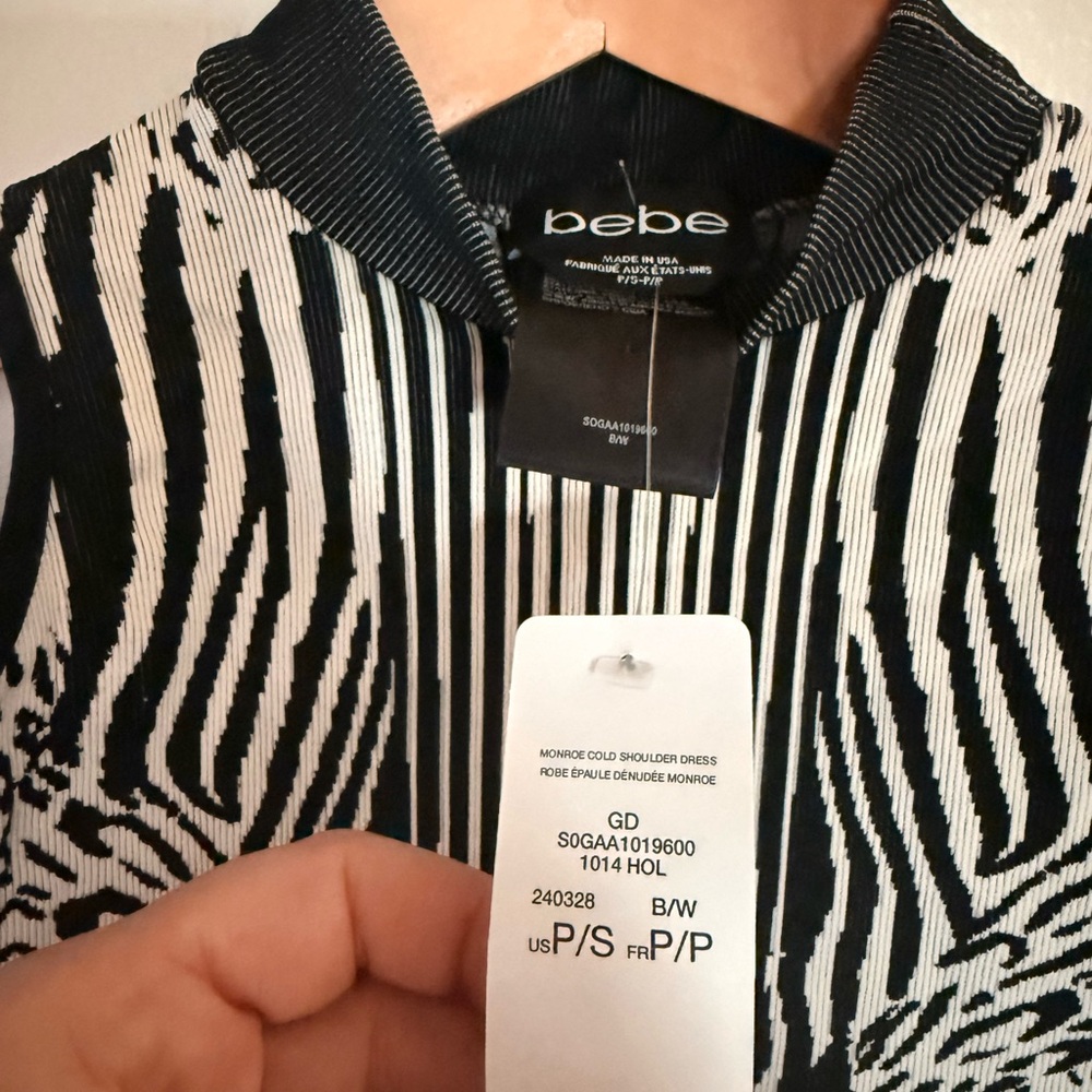 bebe Black and White Patterned Cold Shoulder Dres… - image 5